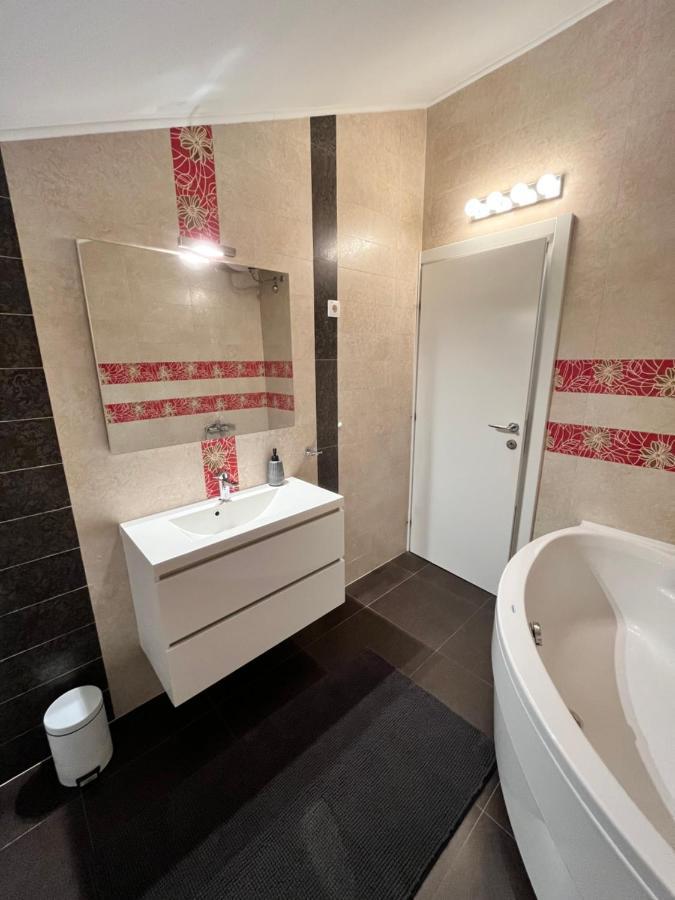 Sky - Beautiful Rooftop Apartment With Shared Pool سبليت المظهر الخارجي الصورة